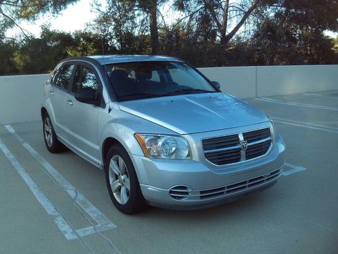 Used 2010 Dodge Caliber SXT FWD image 2