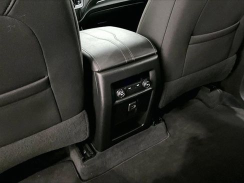 Used 2023 Chevrolet Traverse LT FWD image 25