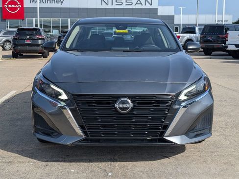 Used 2024 Nissan Altima 2.5 SV FWD image 6