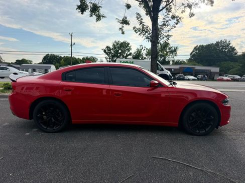 Used 2022 Dodge Charger SXT w/ Plus Group RWD image 7