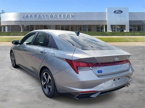 Used 2022 Hyundai Elantra SEL w/ Convenience + Premium Package image 3