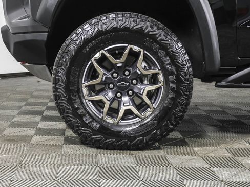 Used 2025 Chevrolet Colorado ZR2 w/ Technology Package AWD/4WD image 20