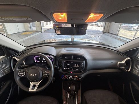 Used 2025 Kia Soul LX w/ LX Technology Package FWD image 30
