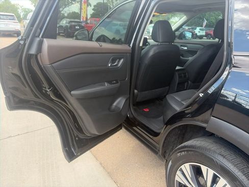 Used 2023 Nissan Rogue SV w/ SV Premium Package FWD image 13