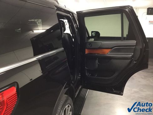 Used 2019 Lincoln Navigator Select w/ Technology Package AWD/4WD image 40