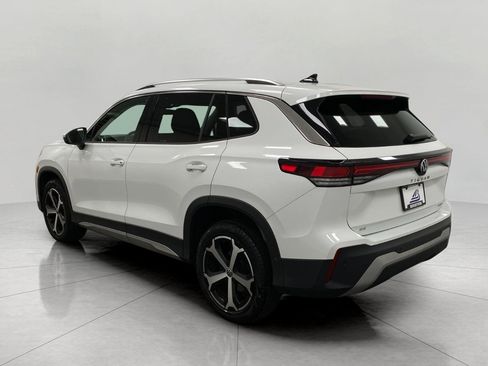 Used 2026 Volkswagen Tiguan SE AWD/4WD image 8