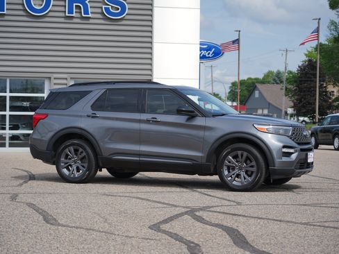 Used 2023 Ford Explorer XLT w/ Equipment Group 202A AWD/4WD image 2