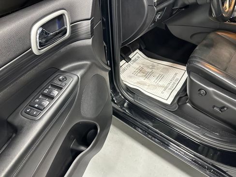 Used 2020 Jeep Grand Cherokee Altitude AWD/4WD image 9