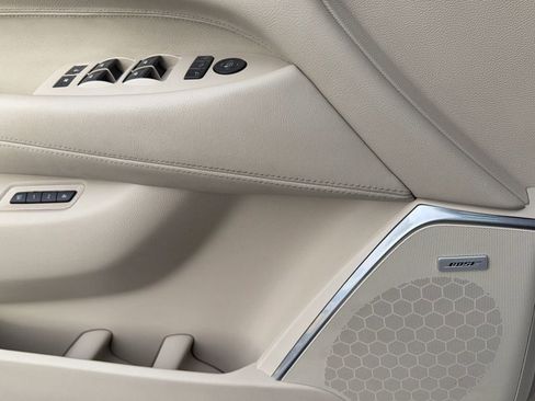 Used 2015 Cadillac Escalade Luxury image 15