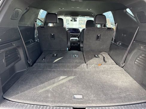Used 2025 Chevrolet Traverse LT image 29