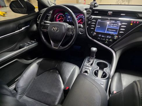 Used 2018 Toyota Camry XSE FWD image 15