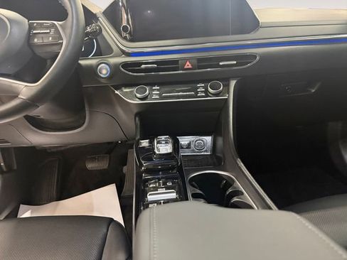 Used 2023 Hyundai Sonata Limited w/ Preferred Accessory Package FWD image 12