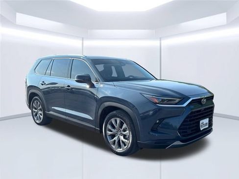 Used 2025 Toyota Grand Highlander FWD image 14