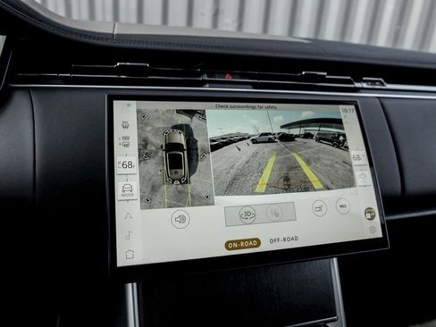 New 2025 Land Rover Range Rover SE image 13