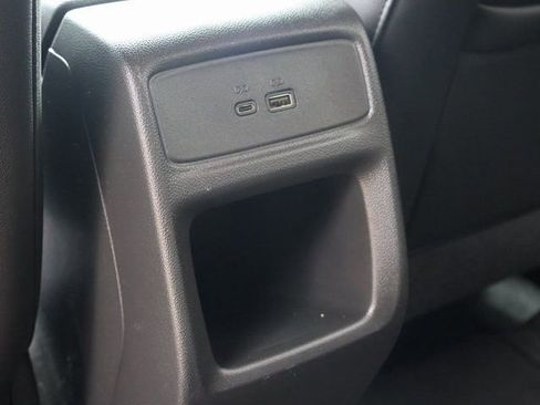 Certified 2025 Chevrolet Trax RS w/ Sunroof Package FWD image 18