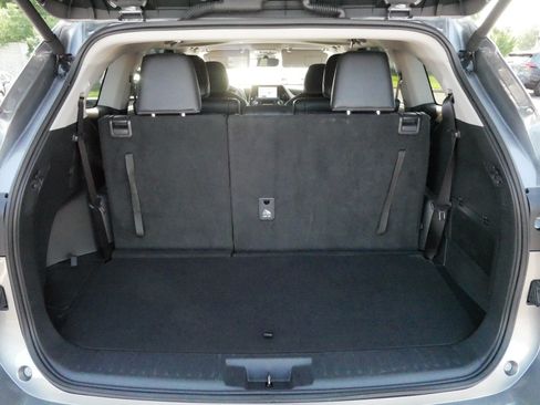 Certified 2025 Toyota Highlander XLE AWD/4WD image 18