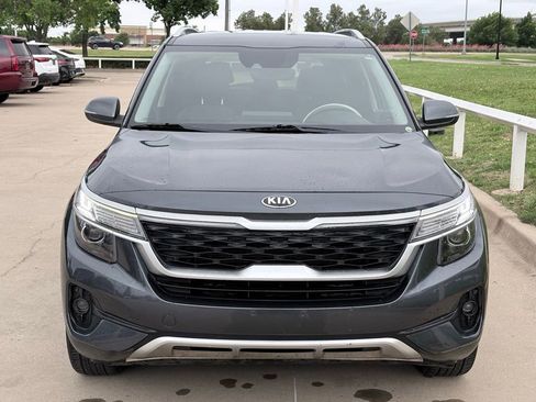 Used 2021 Kia Seltos S FWD image 2
