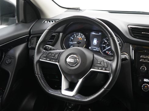Used 2017 Nissan Rogue Sport SV w/ SV All-Weather Package AWD/4WD image 14