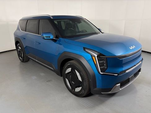 New 2026 Kia EV9 Wind image 2