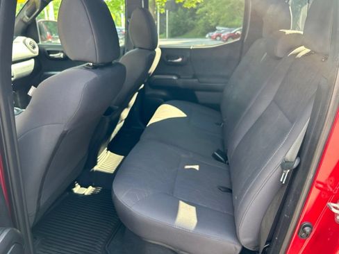 Used 2019 Toyota Tacoma TRD Off-Road AWD/4WD image 30