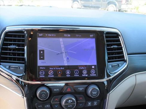 Used 2020 Jeep Grand Cherokee Limited w/ Luxury Group II image 22