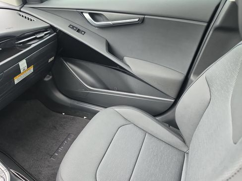 New 2026 Kia Niro FWD image 16