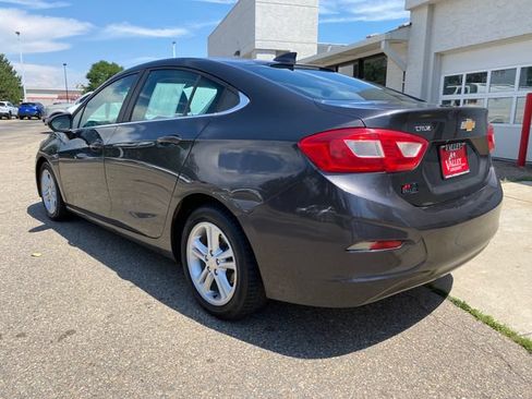 Used 2017 Chevrolet Cruze LT FWD image 3