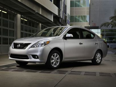 Used 2013 Nissan Versa SV w/ Convenience Pkg