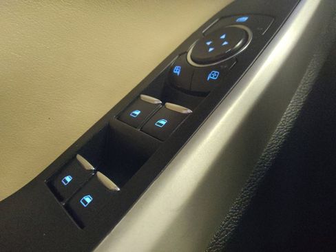 Used 2021 Ford Explorer XLT image 27