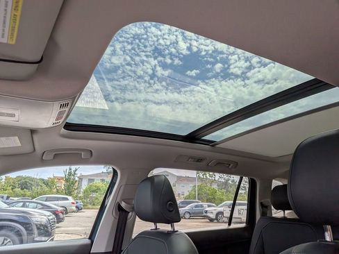 Used 2019 Volkswagen Tiguan SEL FWD image 18
