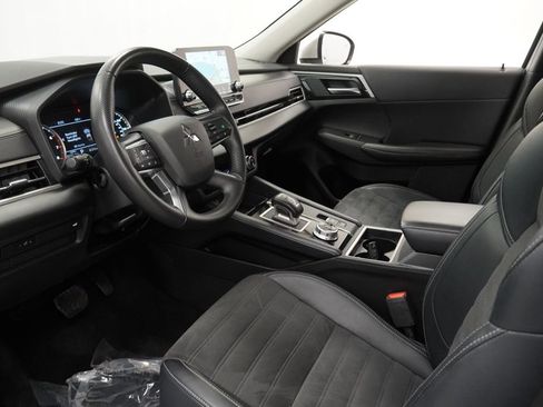 Used 2024 Mitsubishi Outlander SE image 19