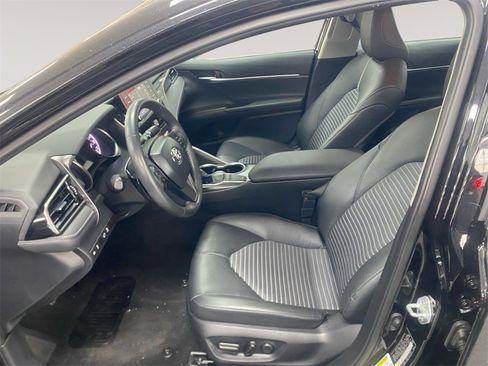 Used 2024 Toyota Camry SE image 9