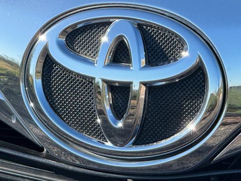 Used 2012 Toyota Camry XLE image 32