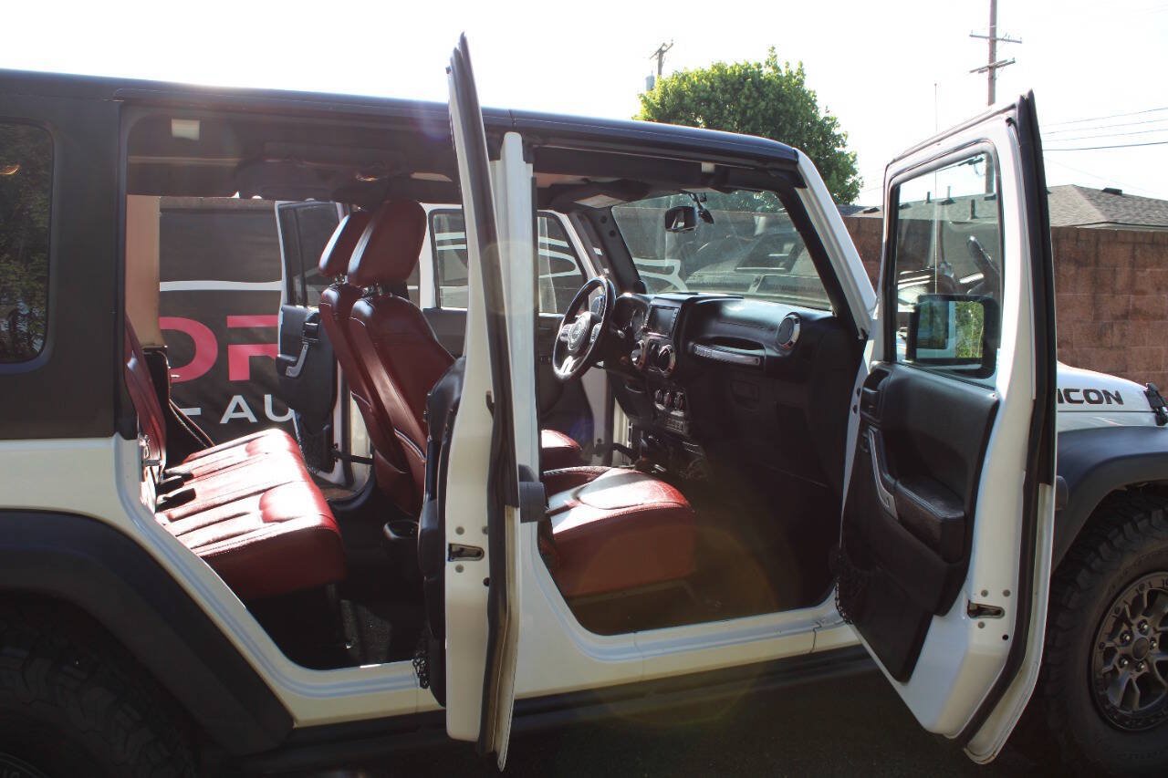 Used 2013 Jeep Wrangler Unlimited Rubicon AWD/4WD image 15