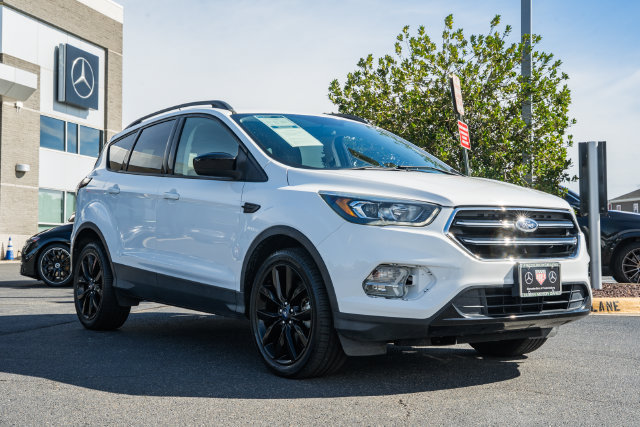 Used 2018 Ford Escape SE w/ SE Sport Appearance Package AWD/4WD image 1