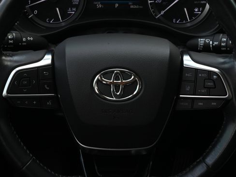 Used 2020 Toyota Highlander XLE image 31