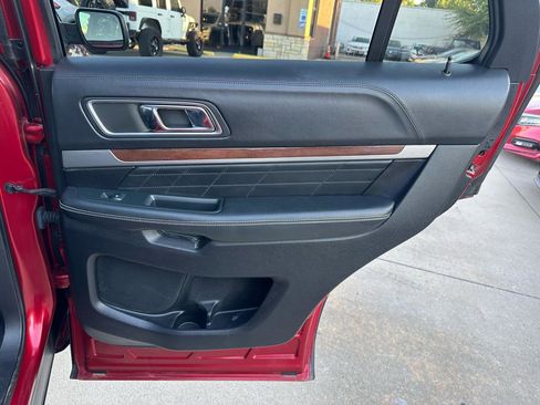 Used 2018 Ford Explorer Platinum AWD/4WD image 25