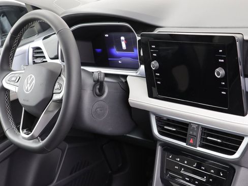 New 2026 Volkswagen Taos SE image 21