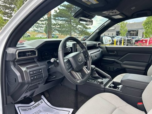 Used 2025 Toyota 4Runner SR5 AWD/4WD image 22