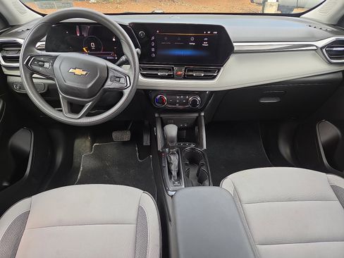 Used 2025 Chevrolet TrailBlazer LT AWD/4WD image 23