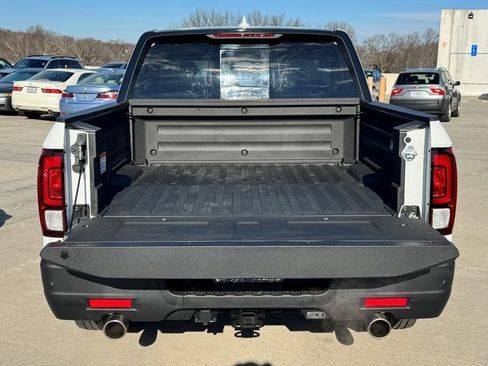 Certified 2025 Honda Ridgeline Black Edition image 9