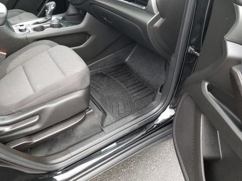 Used 2023 Chevrolet Traverse LT image 12