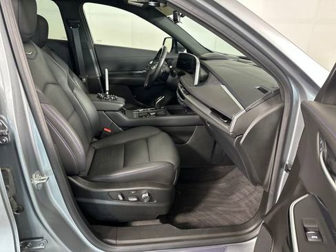 Used 2025 Cadillac XT4 Sport w/ LPO, Onyx Lite Package image 28