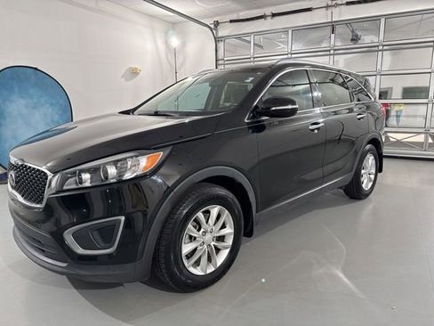 Used 2017 Kia Sorento FWD w/ LX Convenience Package image 3