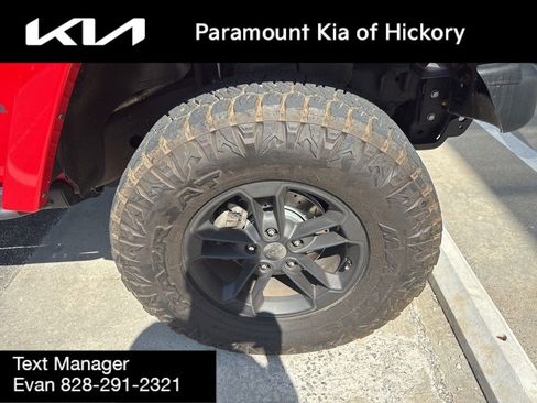 Used 2017 Jeep Wrangler Unlimited Sahara AWD/4WD image 19