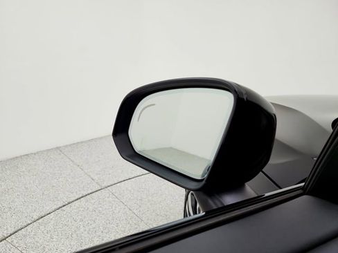 Certified 2025 Volvo XC40 B5 Plus AWD/4WD image 23