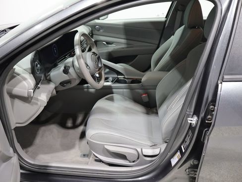 Used 2023 Hyundai Elantra SEL w/ Convenience Package FWD image 11