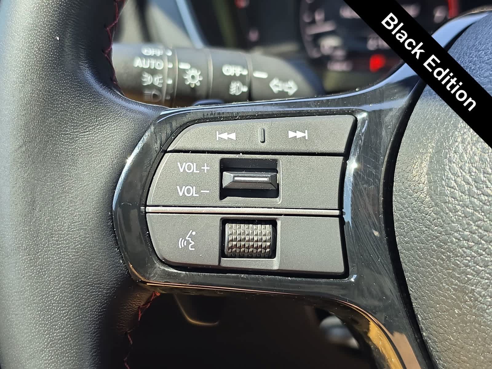 Used 2025 Honda Pilot Black Edition image 29