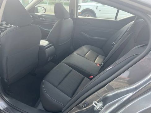 Used 2024 Nissan Altima 2.5 SV FWD image 11