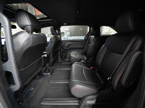 Used 2025 Toyota Sienna XSE image 23
